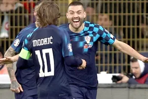 Mateo Kovacic đã giúp Croatia giành chiến thắng 2-0 ngay trên sân Thổ Nhĩ Kỳ.