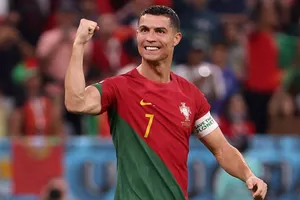 Cristiano Ronaldo sắp trở thành cầu thủ bóng đá nam đầu tiên chơi 200 trận đấu quốc tế.