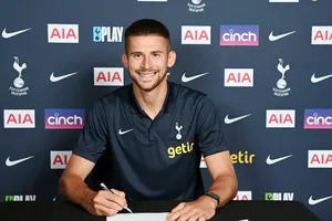 Tottenham ký thủ thành Guglielmo Vicario từ Empoli với mức phí ban đầu 17,2 triệu bảng.