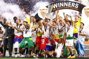 Đội hình vừa vô địch Europa League của Sevilla đang được rao bán.