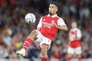 Trung vệ William Saliba đã ký hợp đồng mới có thời hạn 4 năm với Arsenal.