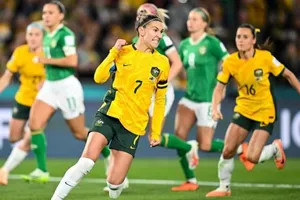 Steph Catley chuyển đổi thành công quả phạt đền ghi bàn thắng duy nhất của trận đấu.