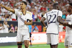 Jude Bellingham ghi bàn thắng đầu tiên giúp Real Madrid đánh bại Man.United 2-0.