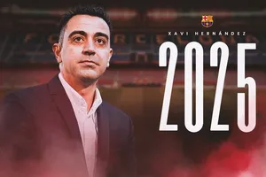 HLV Xavi đã gia hạn hợp đồng với Barcelona thêm một mùa giải cho đến tháng 6-2025.
