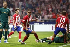Atletico Madrid quả cảm ngược dòng thắng Cadiz 3-2 sau khi bị thủng lưới trước 2 bàn.