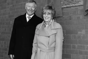 Lady Cathy Ferguson, vợ của cựu HLV huyền thoại Sir Alex Ferguson, vừa qua đời ôm thứ Năm ở tuổi 84.