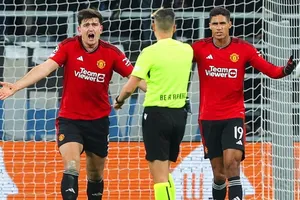 HLV Erik ten Hag cầu nguyện đừng có thêm vấn đề nảy sinh ở hàng phòng ngự Man.United.