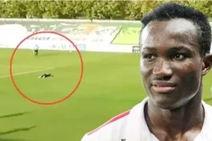 Raphael Dwamena qua đời sau khi đột quỵ trong trận đấu tại giải vô địch quốc gia Albani.