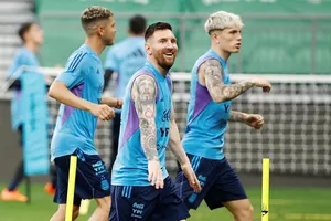 Lionel Messi ít nhất vẫn đang rất hạnh phúc khi làm nhiệm vụ cùng đội tuyển Argentina.