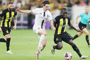 Các ngôi sao N'Golo Kante và Karim Benzema đã giúp Al Ittihad dễ dàng vào vòng 2.