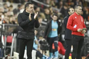 HLV Xavi Hernandez đổ lỗi cho những cơ hội bị bỏ lỡ dẫn đến kết quả hòa 1-1 trên sân Valencia.