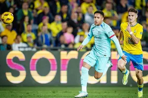 Tiền đạo 18 tuổi Vitor Roque vừa chính thức ra mắt tại Barcelona.