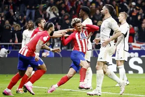 Atletico Madrid phục thù ngoạn mục Real Madrid khi đánh bại kình địch 4-2 để lọt vào tứ kết Cúp Nhà Vua.