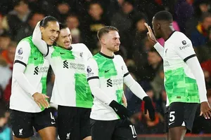 Darwin Nunez và Diogo Jota cùng ghi cú đúp giúp Liverpool thắng 4-0 trên sân Bournemouth.