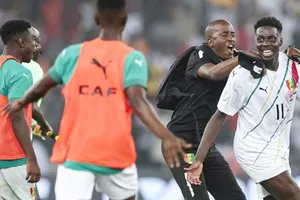 Mohamed Bayo ghi bàn ở phút bù giờ thứ 8 đưa Guinea vào tứ kết với chiến thắng 1-0 trước Guinea Xích đạo.