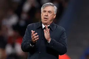HLV Carlo Ancelotti một lần nữa nhấn mạnh ông có thể xoay sở cho hàng thủ Real Madrid.