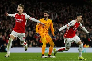 Martin Odegaard và Arsenal thật sự đang bay cao nhờ phong độ tuyệt vời.