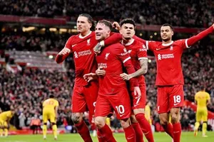 Liverpool giành lại vị trí dẫn đầu sau chiến thắng đầy căng thẳng 3-1 trước Sheffield United.