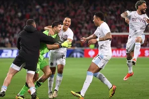 Aston Villa là đại diện duy nhất của bóng đá Anh còn hiện diện ở bán kết cúp châu Âu mùa này.