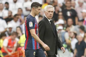 Robert Lewandowski đã dành nhiều suy nghĩ tôn trọng về HLV Carlo Ancelotti của Real Madrid.