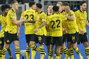 Borussia Dortmund giành chiến thắng 1-0 trước Paris Saint-Germain trong trận lượt đi bán kết.