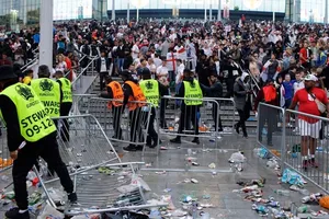 Hình ảnh xấu xí khi ở sân Wembley làm hỏng trận chung kết Giải vô địch châu Âu năm 2021.