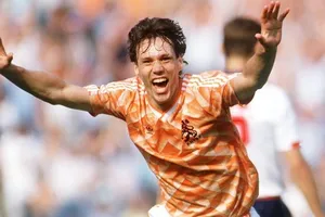Marco Van Basten để lại dấu ấn đậm nét tại Euro 1988