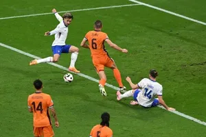 Antoine Griezman vô duyên khiến Pháp chia điểm 0-0 với Hà Lan.