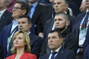 Khabib Nurmagomedov tới dự khán trận đấu giữa Tây Ban Nha gặp Georgia