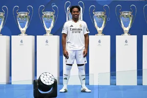 Endrick đã được giới thiệu trước người hâm mộ Real Madrid tại Santiago Bernabeu vào thứ Bảy.