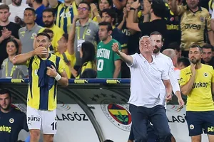 Hy vọng dẫn dắt Fenerbahce tranh tài ở Champions League của HLV Jose Mourinho đã sớm kết thúc.