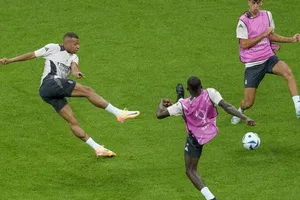 Kylian Mbappe sẵn sàng ra mắt Real Madrid trong trận Siêu cúp châu Âu gặp Atalanta vào thứ Tư.