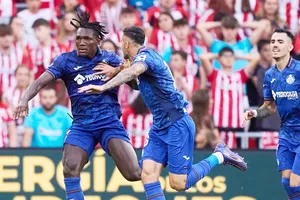 Christantus Uche ghi bàn trong trận ra mắt La Liga giúp Getafe cầm hòa 1-1 trên sân Athletic Bilbao.