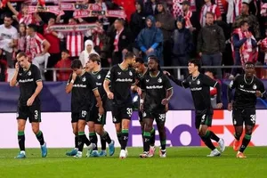Feyenoord có 3 điểm đầu tay sau khi giành chiến thắng kịch tính 3-2 trên sân Girona