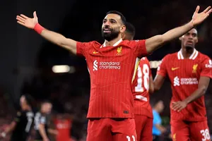 Mohamed Salah lập kỷ lục CLB khi ghi bàn trong trận sân nhà thứ 5 liên tiếp tại giải đấu số 1 châu Âu.