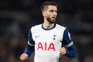 Rodrigo Bentancur chỉ trở lại tập luyện Tottenham khi được các bác sĩ bật đèn xanh.