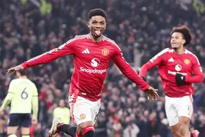 Amad Diallo ghi hat-trick trong 12 phút cuối giúp Man.United ngược dòng thắng Southampton 3-1.