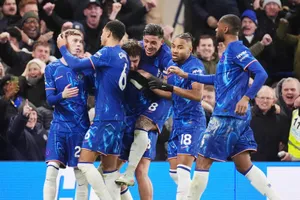 Chelsea ngược dòng đánh bại West Ham 2-1 trong trận derby London sôi động tại Stamford Bridge.