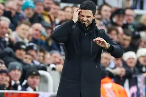 HLV Mikel Arteta thừa nhận đau đớn khi Arsenal thua Newcastle 0-2 trong cả 2 trận bán kết.