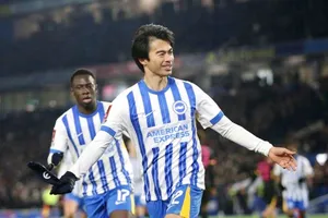 Kaoru Mitoma và cú đúp của Yankuba Minteh giúp Brighton thắng 3-0 trên sân nhà trước Chelsea.