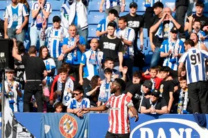 Trận đấu của Athletic Bilbao tại Espanyol đã bị gián đoạn vì những tiếng hô phân biệt chủng tộc.