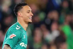 Antony ghi bàn trong trận đấu thứ 3 liên tiếp giúp Real Betis đánh bại Sociedad 3-0.