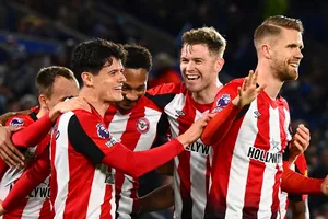 Brentford đè bẹp Leicester 4-0 đồng thời lập liên tiếp 2 kỷ lục của CLB.