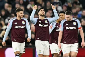 Aston Villa đánh bại Cardiff City 2-0 vào tứ kết FA Cup lần đầu tiên sau một thập niên.