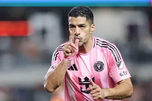Luis Suarez truyền cảm hứng dẫn dắt Inter Miami thắng 4-1 ngay trên sân Houston Dynamo.