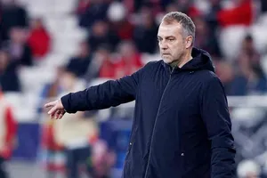 HLV Hansi Flick muốn Barcelona thắng để tri ân vị bác sĩ vừa qua đời Carles Minarro.