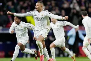 Real Madrid vào tứ kết khi thắng 4-2 trên chấm luân lưu trước kình địch Atletico Madrid.