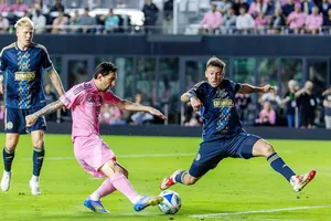 Lionel Messi ghi bàn quyết định chiến thắng 2-1 của Inter Miami trước Philadelphia Union.