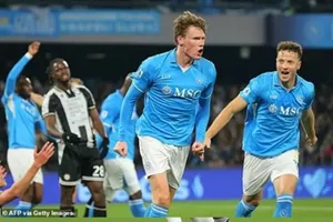 Scott McTominay tỏa sáng ở Napoli