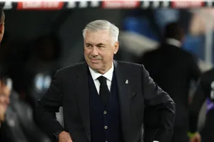 HLV Carlo Ancelotti tự tin dù Real Madrid có thể đối đầu với Barcelona để giành 3 danh hiệu.